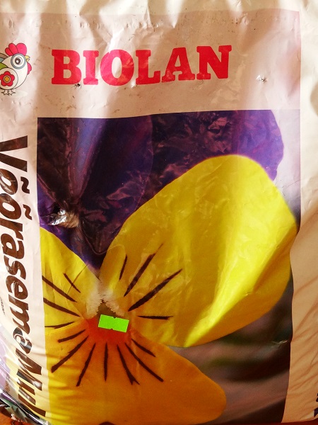 грунт<br /><br /> для фиалок фирмы Биолан